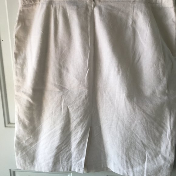 Larry Levine white skirt, size Medium/10 - Picture 2 of 3